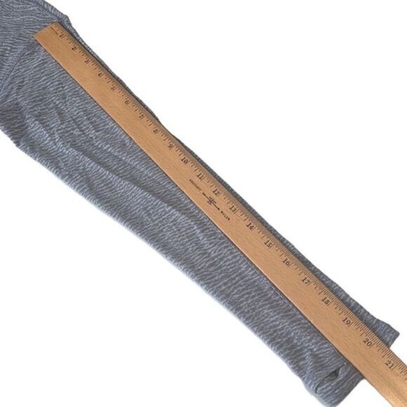 Lululemon Gray‎ Round Neck Thumb Holes Long Sleeves Running Pullover Top Size M - Picture 8 of 9